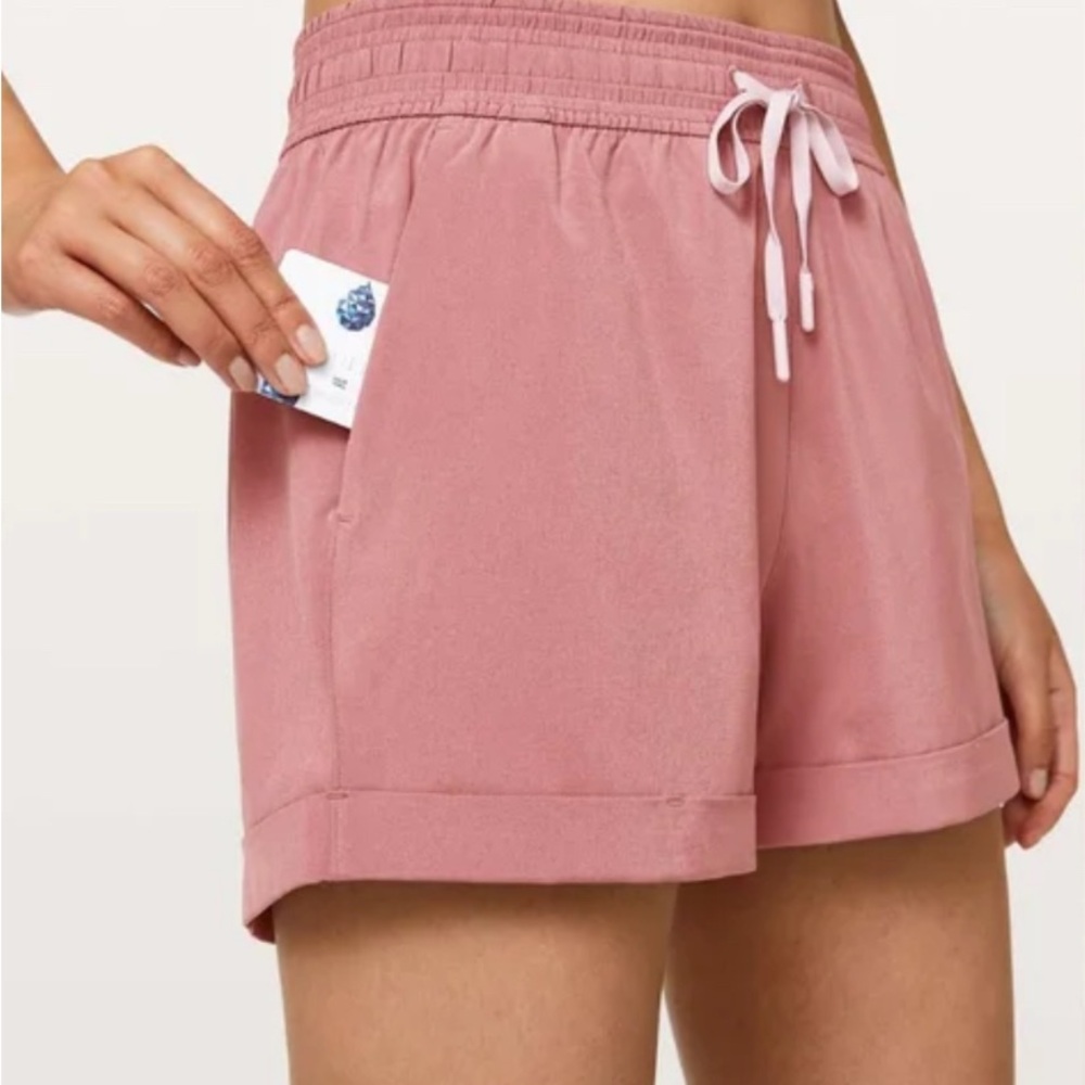 Lululemon Spring Breakaway Shorts - Picture 3 of 10